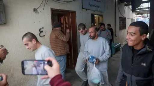 سلطات الاحتلال تفرج عن 12 أسيرا من قطاع... سلطات الاحتلال تفرج عن 12 أسيرا من قطاع غزة