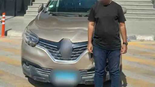 ضبط قائد سيارة تجاوز الرصيف الفاصل بين طريقين... ضبط قائد سيارة تجاوز الرصيف الفاصل بين طريقين بالجيزة