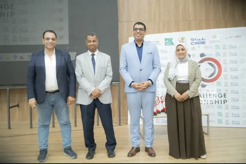 نائب محافظ الأقصر يشارك في فعاليات مسابقة «تحدي البرمجة»