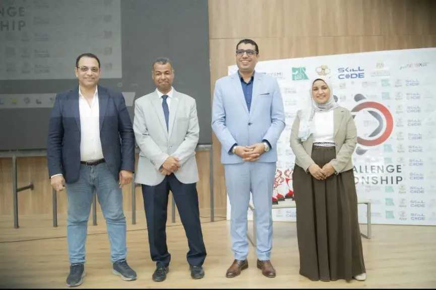 نائب محافظ الأقصر يشارك في فعاليات مسابقة «تحدي البرمجة» بجامعة طيبة التكنولوجية