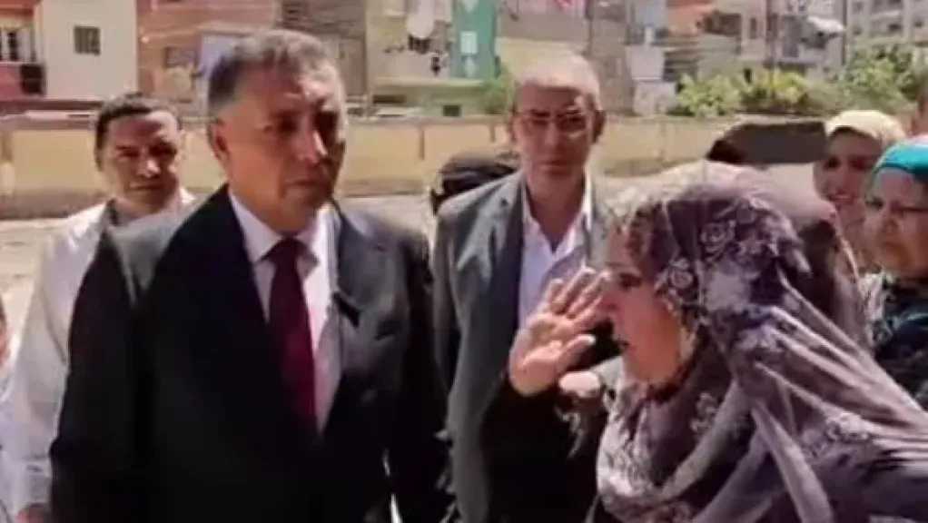 أنفقت من مالها الخاص.. نقابة المعلمين تكرم مديرة مدرسة الشهيد أحمد سمير