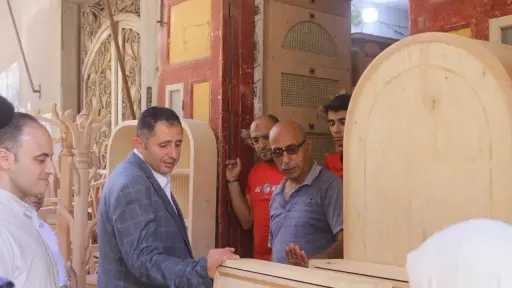 محافظ دمياط يستمع لصغار الصناع ويتابع تحديات الصناعة... محافظ دمياط يستمع لصغار الصناع ويتابع تحديات الصناعة من أرض الواقع
