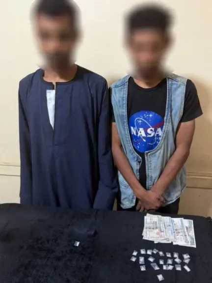 الشرطة تضبط شخصين ظهرا فى فيديو أثناء حيازتهما مخدر الشابو بأسوان