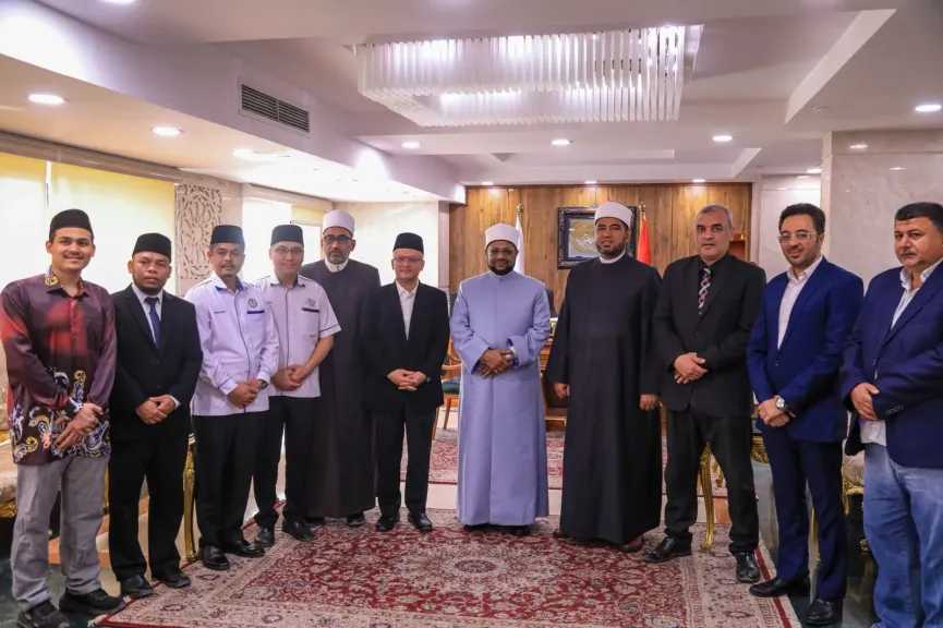 أمين مجمع البحوث الإسلامية يستقبل وفد جامعة ”القرآن الكريم” الماليزية لبحث آفاق التعاون العلمي