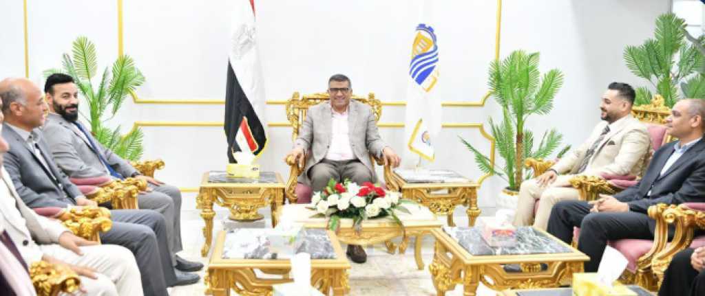 محافظ قنا يلتقي وفد وزارتي التخطيط والاتصالات لمتابعة مستجدات المشروعات المشاركة بالمبادرة الوطنية للمشروعات الخضراء الذكية
