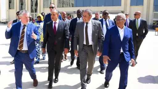 وزير الخارجية ورئيس شركة العاصمة الجديدة يصطحبان السفراء... وزير الخارجية ورئيس شركة العاصمة الجديدة يصطحبان السفراء الأفارقة في جولة تفقدية بالعاصمة الجديدة