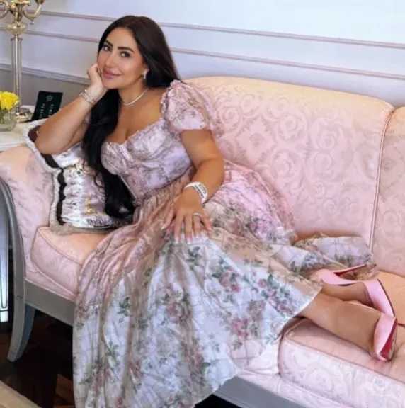 برقم خيالي.. لن تصدق سعر فستان الفنانة بوسي