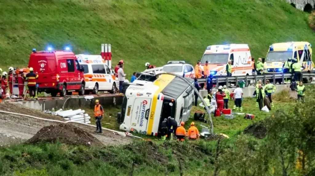 الشرطة السويسرية: 5 قتلى و40 مصابا في حادث انقلاب حافلة سياحية شرقي البلاد