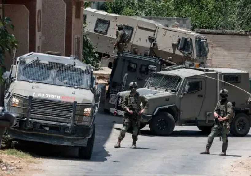 تليجراف: إسرائيل تطرد عسكريين بريطانيين من الضفة الغربية