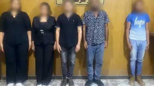 بسبب خلافات على المترددين.. تفاصيل مشاجرة داخل محل... بسبب خلافات على المترددين.. تفاصيل مشاجرة داخل محل بسوهاج بعد تداول فيديو الواقعة