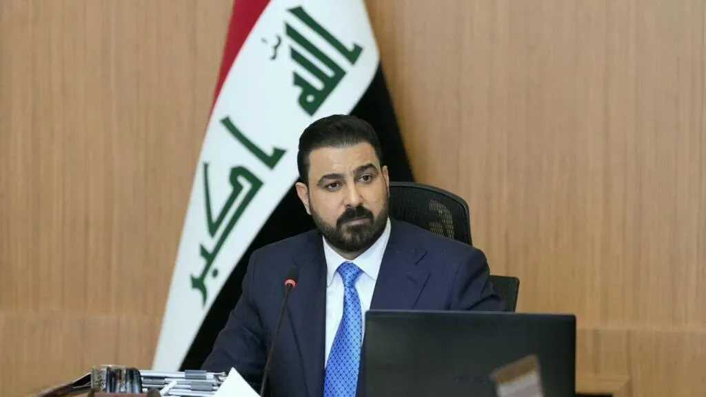 رئيس الحكومة العراقية يسمح بعبور المسافرين العالقين في منفذين مع إيران