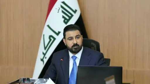 رئيس الحكومة العراقية يسمح بعبور المسافرين العالقين في... رئيس الحكومة العراقية يسمح بعبور المسافرين العالقين في منفذين مع إيران