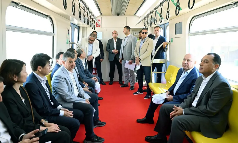 رئيس الوزراء خلال جولته التفقدية