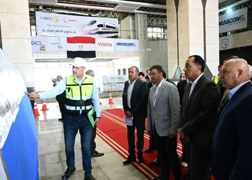 رئيس الوزراء يتفقد مشروع الخط الأول من شبكة القطار الكهربائي السريع «السخنة – العلمين – مطروح»