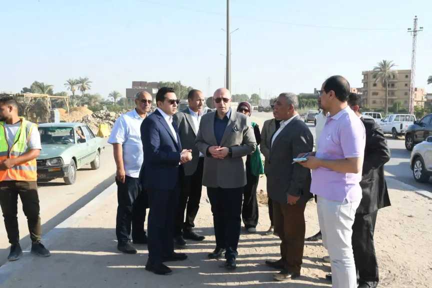 محافظ الفيوم يتفقد أعمال رفع كفاءة وتطوير الطريق الدائري