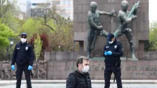 تركيا تبدأ العام الدراسي الجديد وسط إجراءات أمنية... تركيا تبدأ العام الدراسي الجديد وسط إجراءات أمنية مشددة