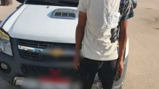 ضبط سائق بالقليوبية بعد تعريض حياة ركاب للخطر أعلى صندوق سيارة ربع نقل