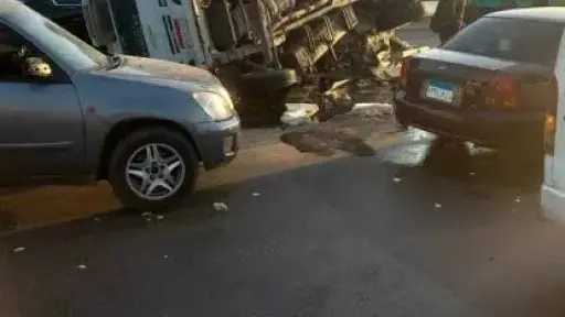 حادث مروع على طريق مصر الإسماعيلية الصحراوي.. 11... حادث مروع على طريق مصر الإسماعيلية الصحراوي.. 11 مصاب وجثتان متفحمتان