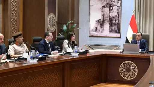 رئيس الوزراء يستعرض موقف أحد المشروعات الكبرى بالعلمين... رئيس الوزراء يستعرض موقف أحد المشروعات الكبرى بالعلمين الجديدة