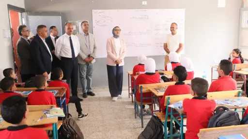 محافظ الوادي الجديد تتابع انتظام العملية التعليمية بعدد من مدارس الخارجة