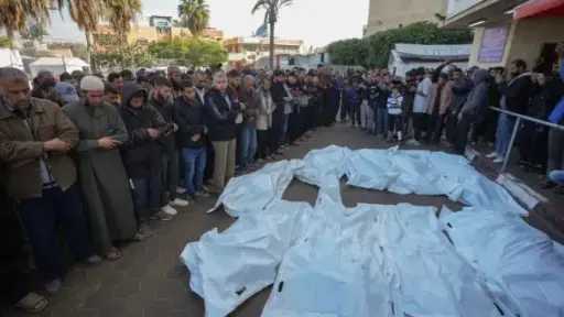 استشهاد 6 فلسطينيين بينهم طفلة جراء هجمات إسرائيلية... استشهاد 6 فلسطينيين بينهم طفلة جراء هجمات إسرائيلية على غزة