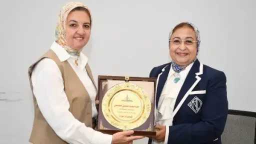 جامعة عين شمس تكرّم الدكتورة هيام وهبة تقديرًا... جامعة عين شمس تكرّم الدكتورة هيام وهبة تقديرًا لعطائها خلال سنوات رئاستها للجنة الدائمة للدراسات العليا