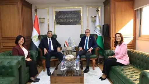 محافظا الجيزة والبحر الأحمر يشهدان توقيع بروتوكول توأمة لتعزيز التعاون في مجال «مدن التعلم»