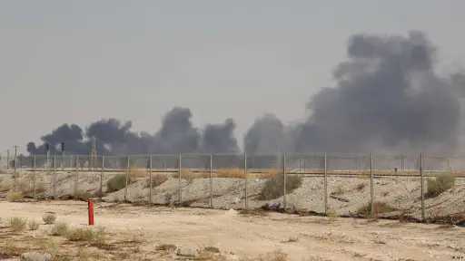 الحوثيون يعلنون استهداف أرامكو في ينبع وقاعدة خميس... الحوثيون يعلنون استهداف أرامكو في ينبع وقاعدة خميس مشيط بالصواريخ والمسيّرات