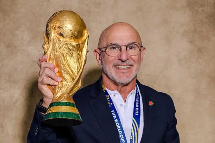 رسميا.. إسبانيا تجدد عقد لويس دي لا فوينتي حتى 2030