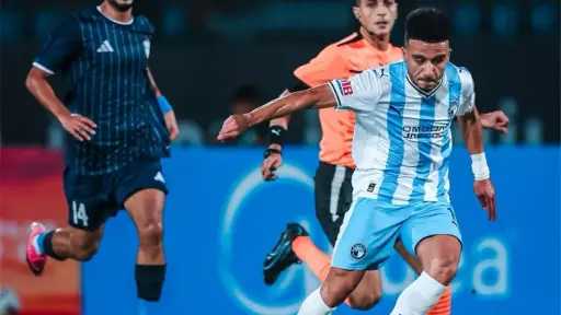 بيراميدز يقلب تأخره أمام إنبي ويعتلي صدارة الدوري... بيراميدز يقلب تأخره أمام إنبي ويعتلي صدارة الدوري بثنائية مثيرة