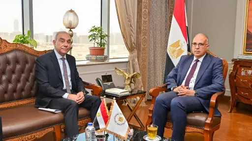 وزير الري يلتقي رئيس الهيئة العامة للاستعلامات لبحث... وزير الري يلتقي رئيس الهيئة العامة للاستعلامات لبحث تعزيز التنسيق الإعلامي بشأن قضايا المياه