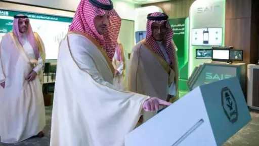 وزير الداخلية السعودي يدشن منصة «مرقب» لحماية المنشآت... وزير الداخلية السعودي يدشن منصة «مرقب» لحماية المنشآت الحيوية