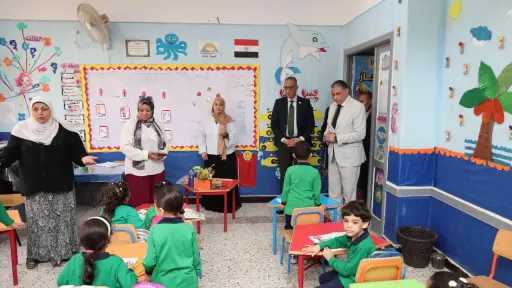 محافظ الجيزة يتفقد انتظام العملية التعليمية بمجمع مدارس حي بولاق الدكرور
