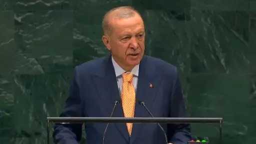 أردوغان: حلف مكة يعزز التضامن ويطرح حلولاً إقليمية لأزمات المنطقة