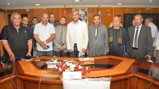 محافظ أسيوط يلتقي أهالي قرية المعابدة بأبنوب ويوجه... محافظ أسيوط يلتقي أهالي قرية المعابدة بأبنوب ويوجه بحزمة من الإجراءات لتحسين الخدمات