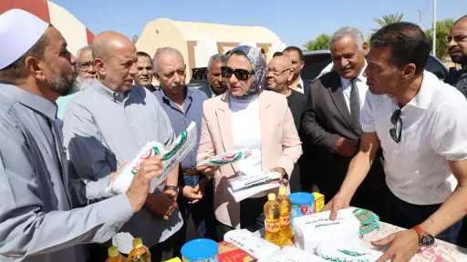محافظ الوادي الجديد تشهد تدشين « قافلة الخير»... محافظ الوادي الجديد تشهد تدشين « قافلة الخير» بمزرعة الجمعية الشرعية