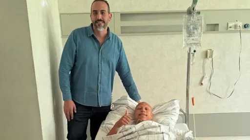 بعد جراحة الرباط الصليبي.. عمرو الجزار يعود إلى... بعد جراحة الرباط الصليبي.. عمرو الجزار يعود إلى القاهرة لبدء رحلة التأهيل مع الأهلي