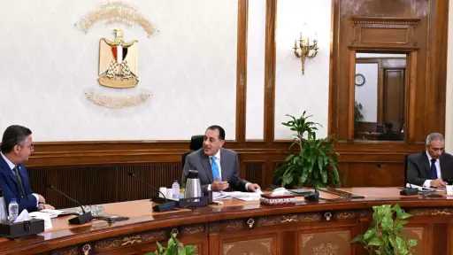 رئيس الوزراء يتابع مع وزير التموين عددا من ملفات العمل ويؤكد ضرورة توافر الاحتياجات الأساسية للمواطنين