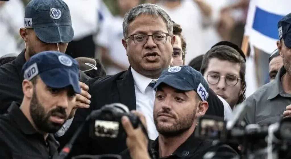بن غفير يقتحم ساحة حائط البراق بالقدس المحتلة وسط حراسة أمنية مشددة