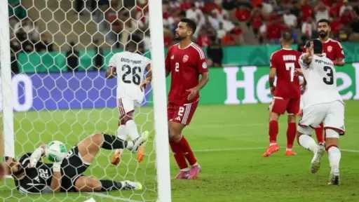 الإمارات يهزم البحرين بثلاثية ويتأهل إلى نصف نهائي... الإمارات يهزم البحرين بثلاثية ويتأهل إلى نصف نهائي «خليجي 27»