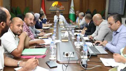 محافظ الجيزة يعقد اجتماعًا لمتابعة موقف تقنين أراضي الدولة بعدة مراكز
