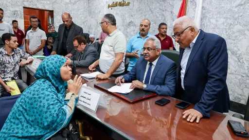 نائب محافظ سوهاج يلتقي المواطنين لبحث طلباتهم وحل... نائب محافظ سوهاج يلتقي المواطنين لبحث طلباتهم وحل شكاواهم