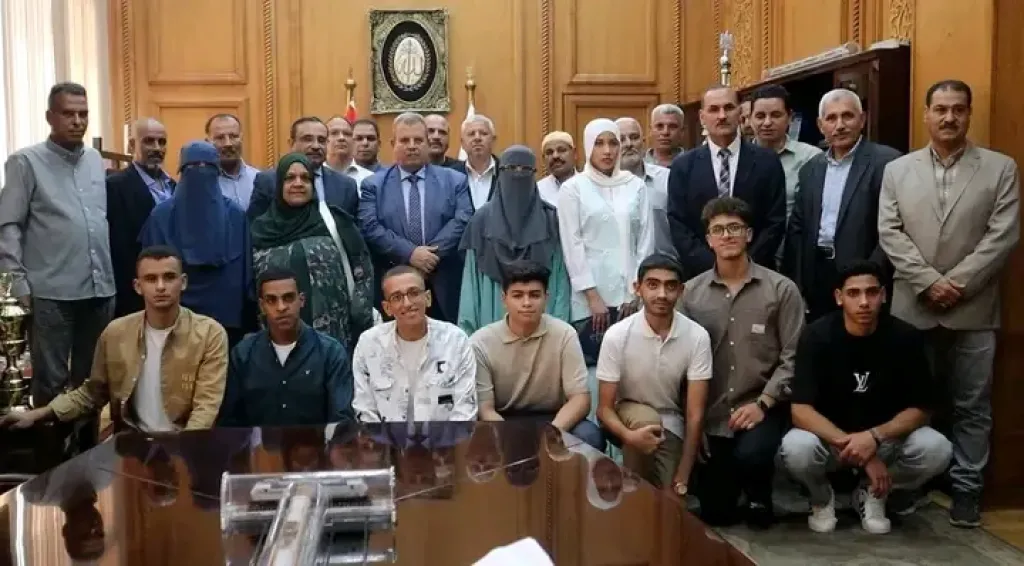 رئيس هيئة السكة الحديد مع المتفوقين 