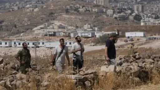 الضفة.. اقتحام إسرائيلي للمغيّر واعتقال فلسطيني وسط هجمات... الضفة.. اقتحام إسرائيلي للمغيّر واعتقال فلسطيني وسط هجمات للمستوطنين