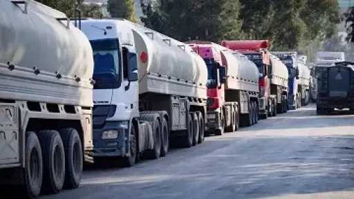 العراق يبدأ استيراد البنزين عبر ميناء سوري مع... العراق يبدأ استيراد البنزين عبر ميناء سوري مع استمرار إغلاق مضيق هرمز