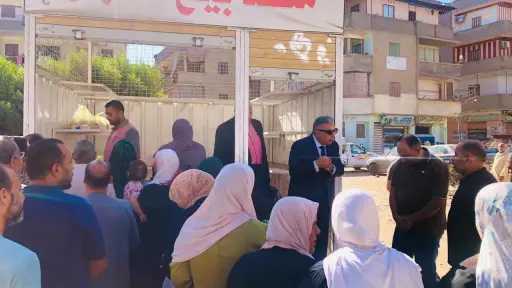 محافظ الدقهلية يتفقد منافذ بيع الخبز المدعم بمدينة... محافظ الدقهلية يتفقد منافذ بيع الخبز المدعم بمدينة السنبلاوين