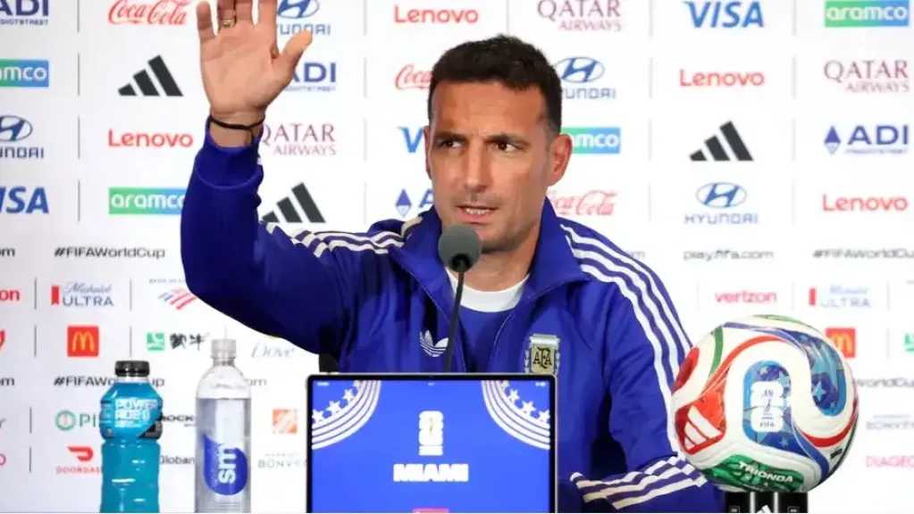 تطورات جديدة في مستقبل سكالوني مع منتخب الأرجنتين.. عرض لتجديد عقده