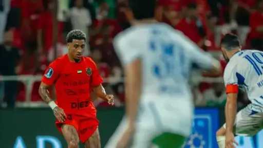 عرضية في الوقت القاتل.. بيزيرا يخطف الأضواء مع شباب الأهلي أمام النصر