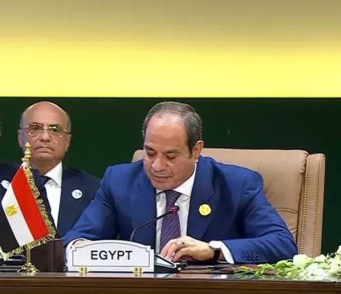 الرئيس السيسي يعلن اعتماد الإعلان الختامي لقمة النيباد بالعلمين الجديدة