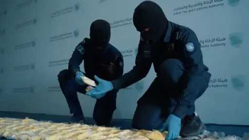 الجمارك السعودية تسجل 1168 حالة ضبط بينهم مخدرات... الجمارك السعودية تسجل 1168 حالة ضبط بينهم مخدرات وسلاح خلال أسبوع